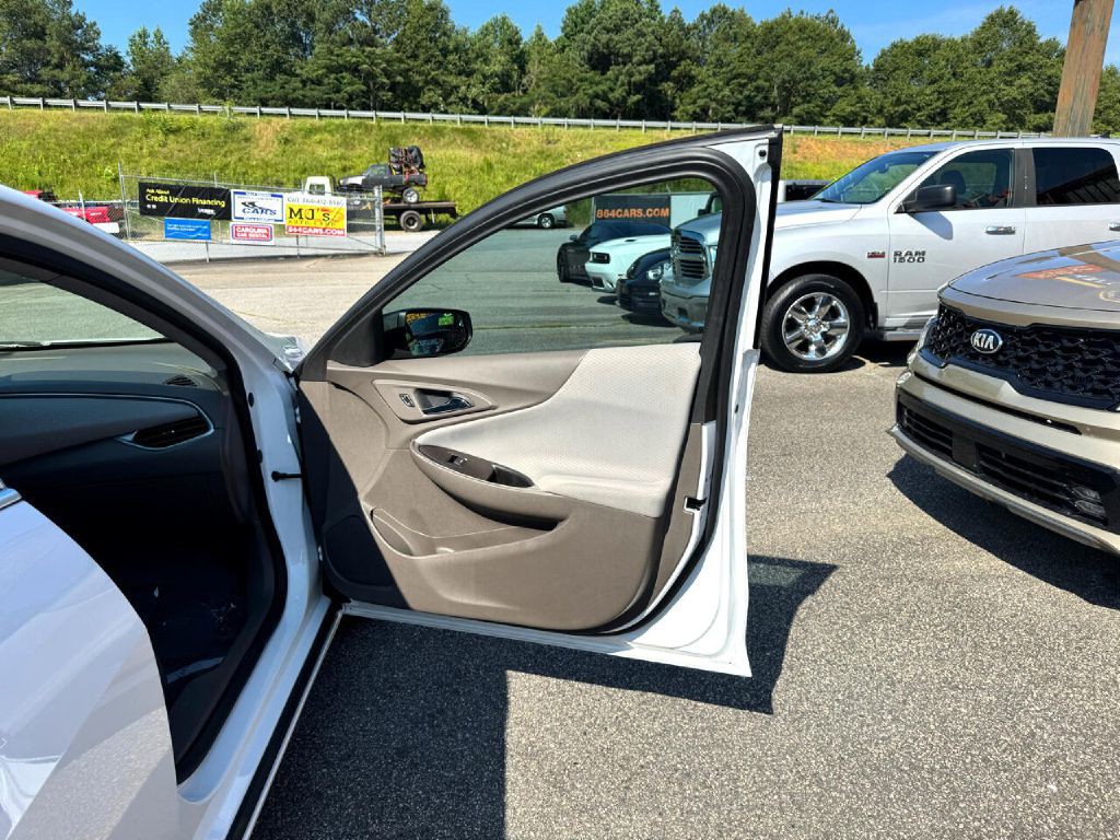 2018 Chevrolet Malibu Image 8