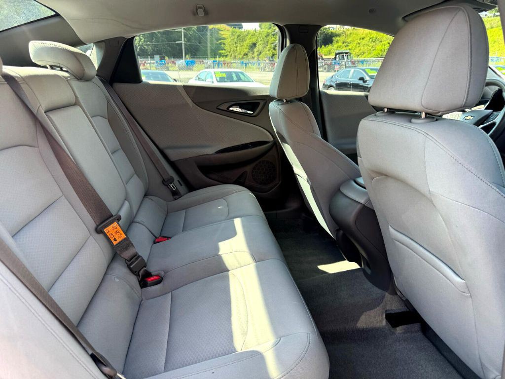 2018 Chevrolet Malibu Image 11