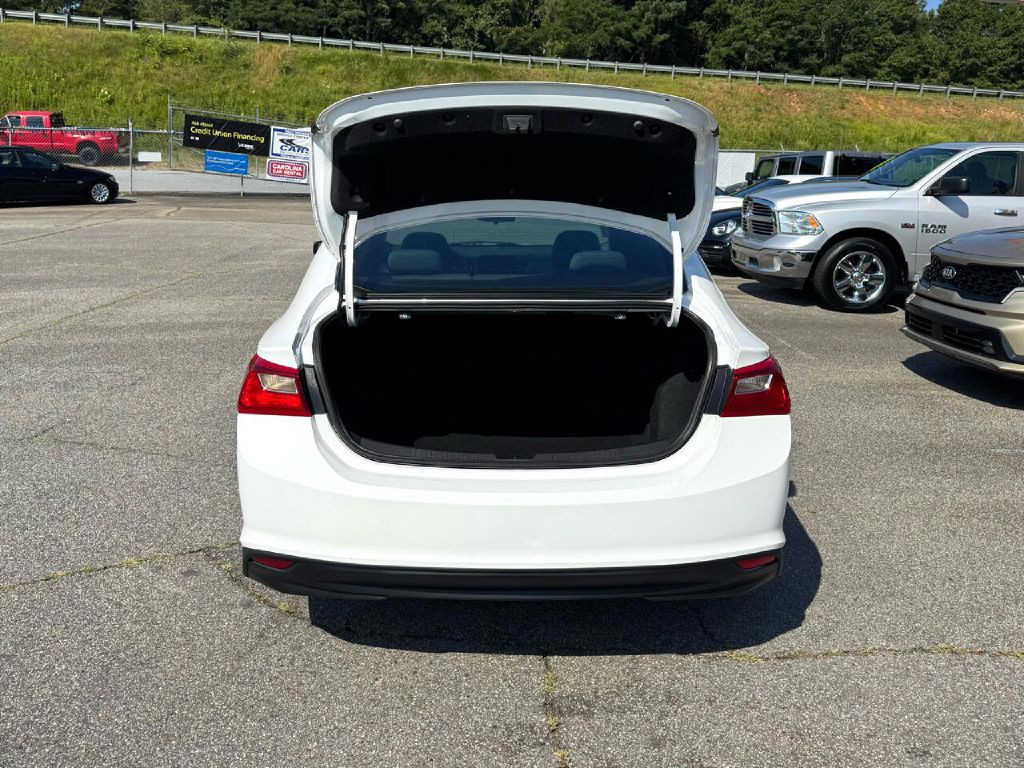 2018 Chevrolet Malibu Image 14