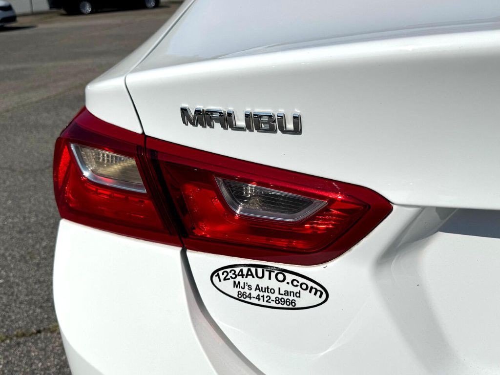2018 Chevrolet Malibu Image 16