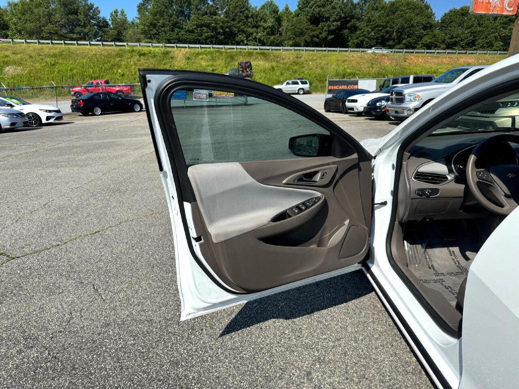 2018 Chevrolet Malibu Image 23