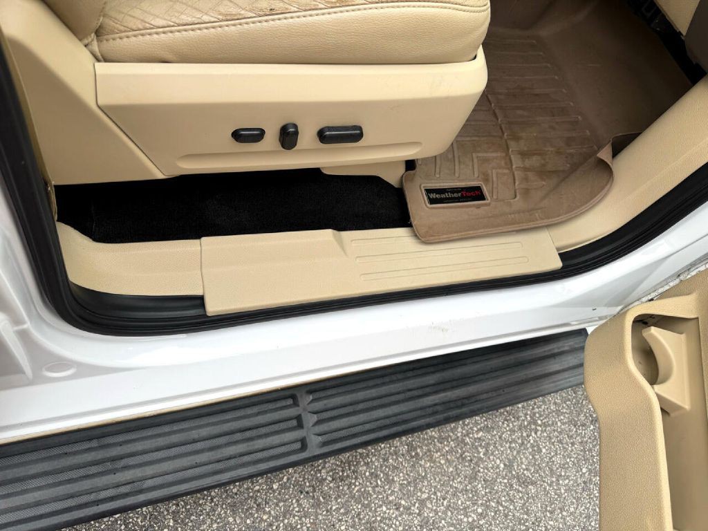 2017 Ford Expedition Image 8