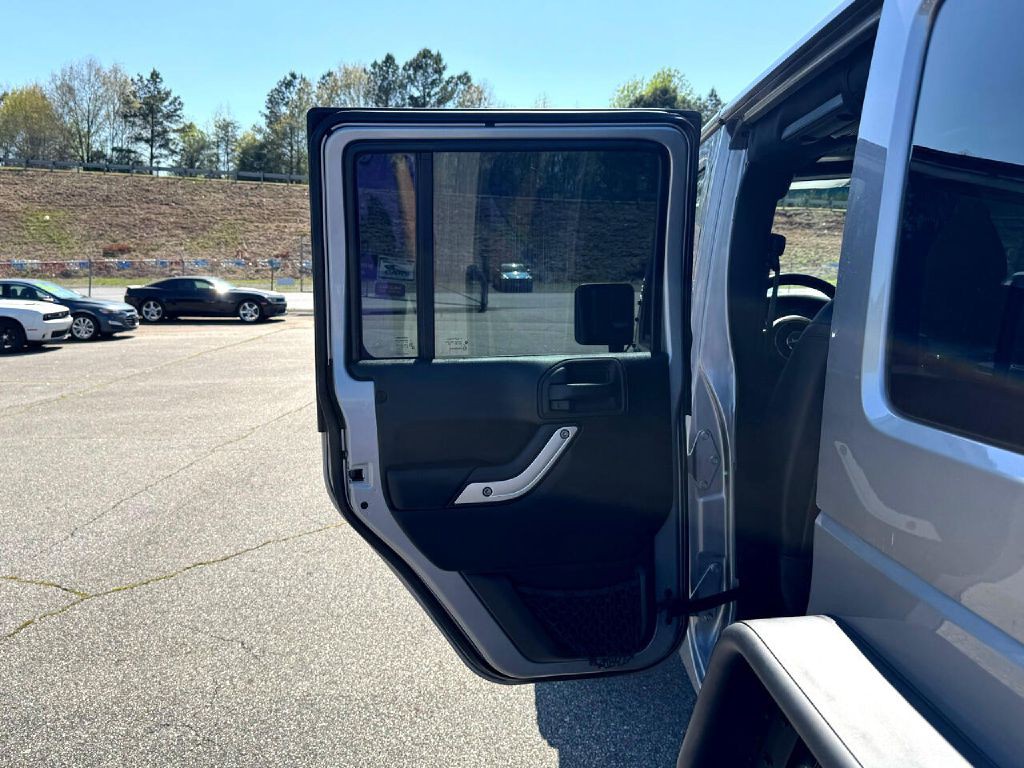 2017 Jeep Wrangler Unlimited Image 32