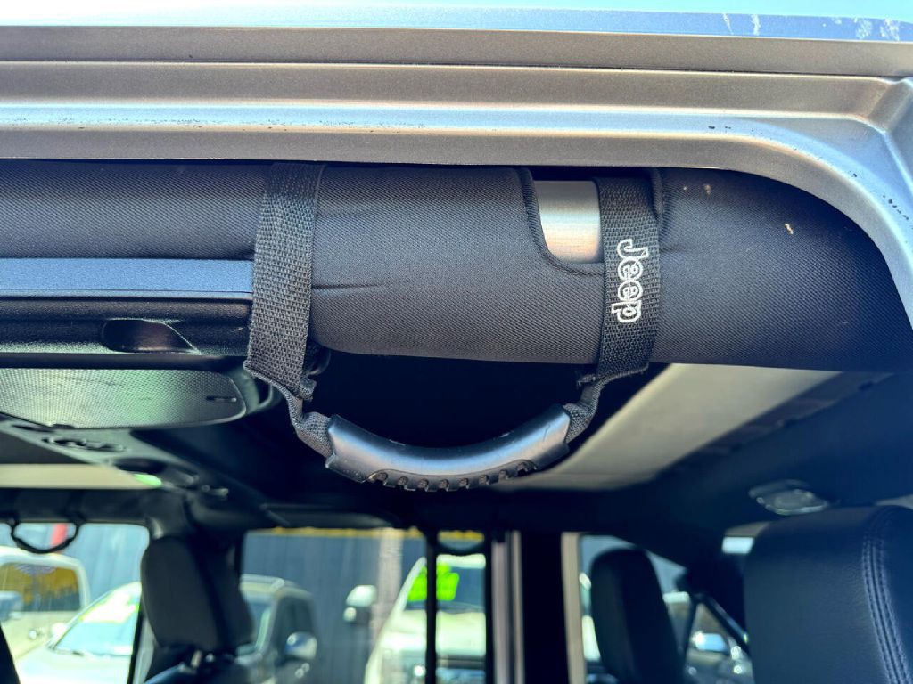 2017 Jeep Wrangler Unlimited Image 36