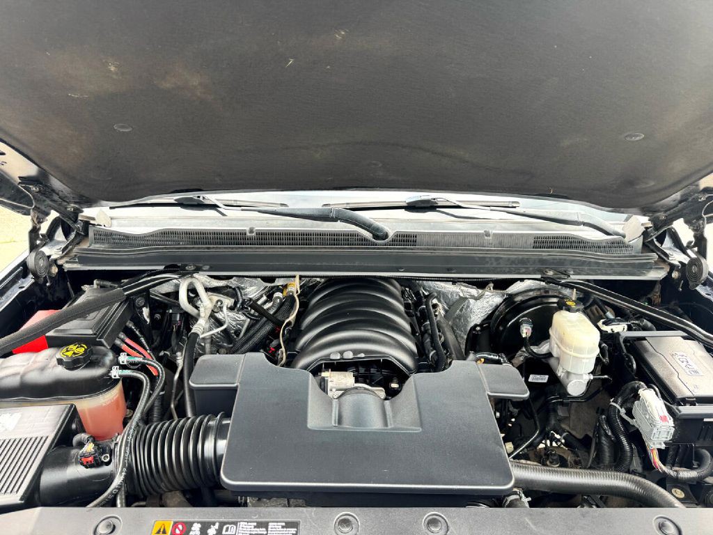 2017 Chevrolet Suburban Image 3