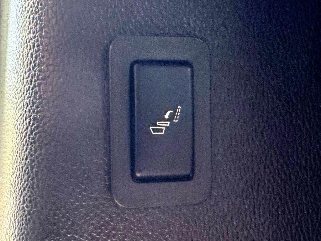 2017 Chevrolet Suburban Image 12