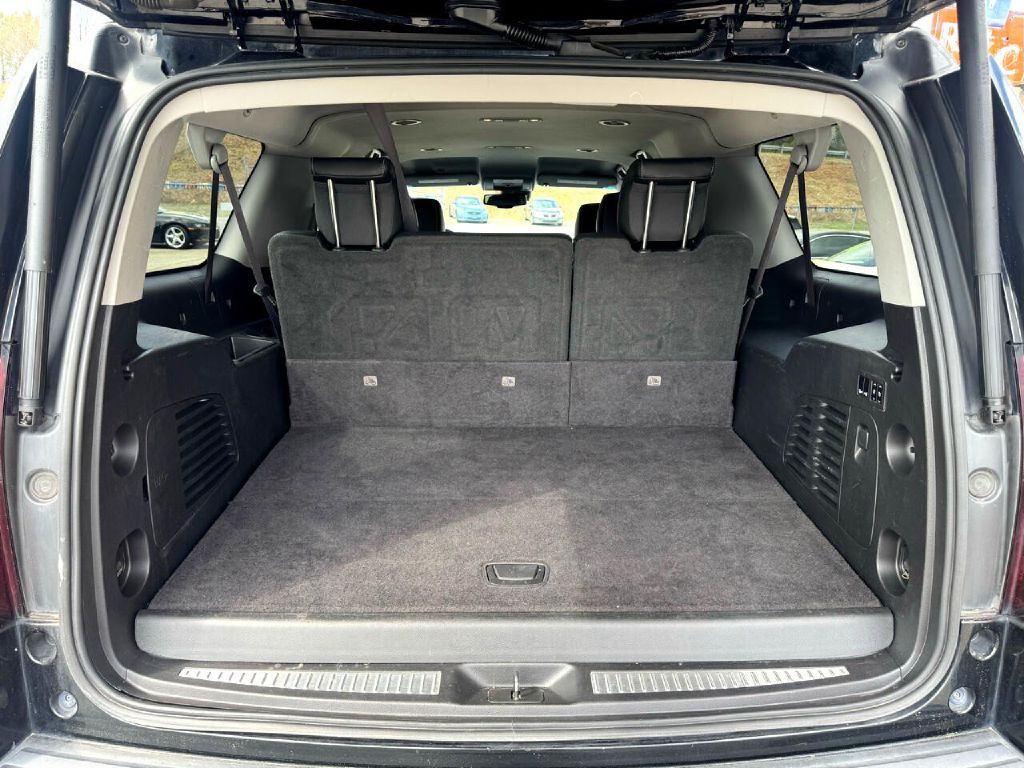 2017 Chevrolet Suburban Image 17