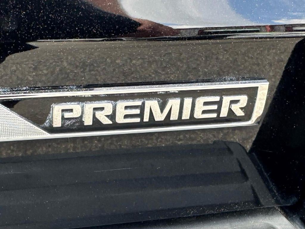2017 Chevrolet Suburban Image 21