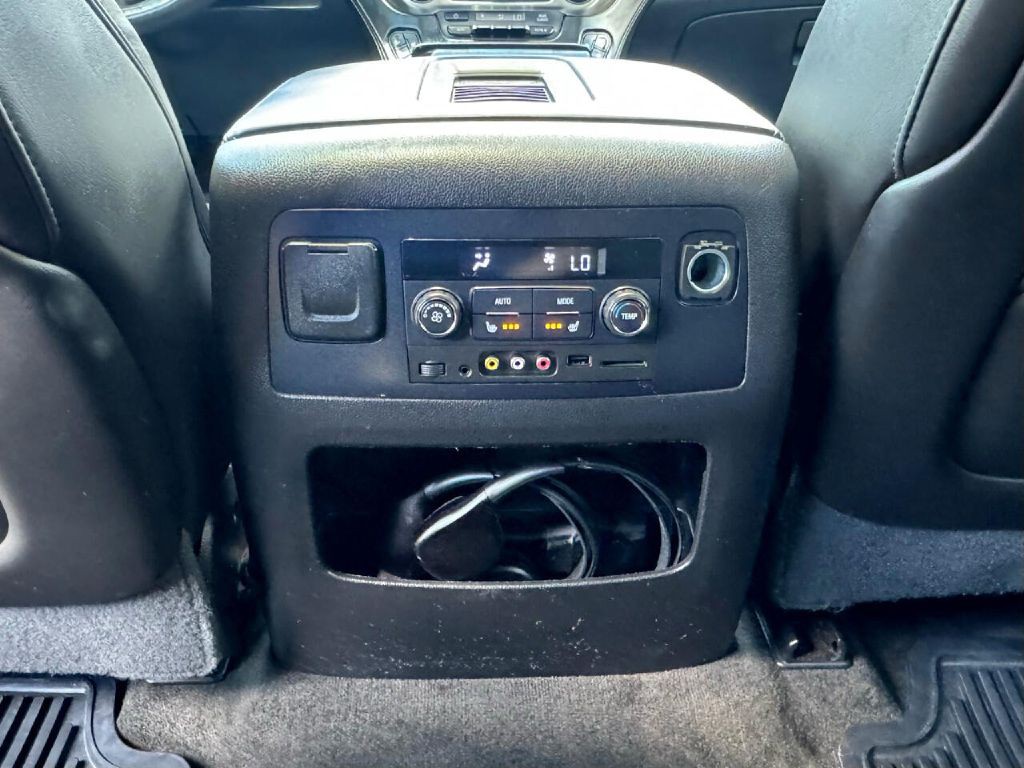 2016 GMC Yukon Image 32