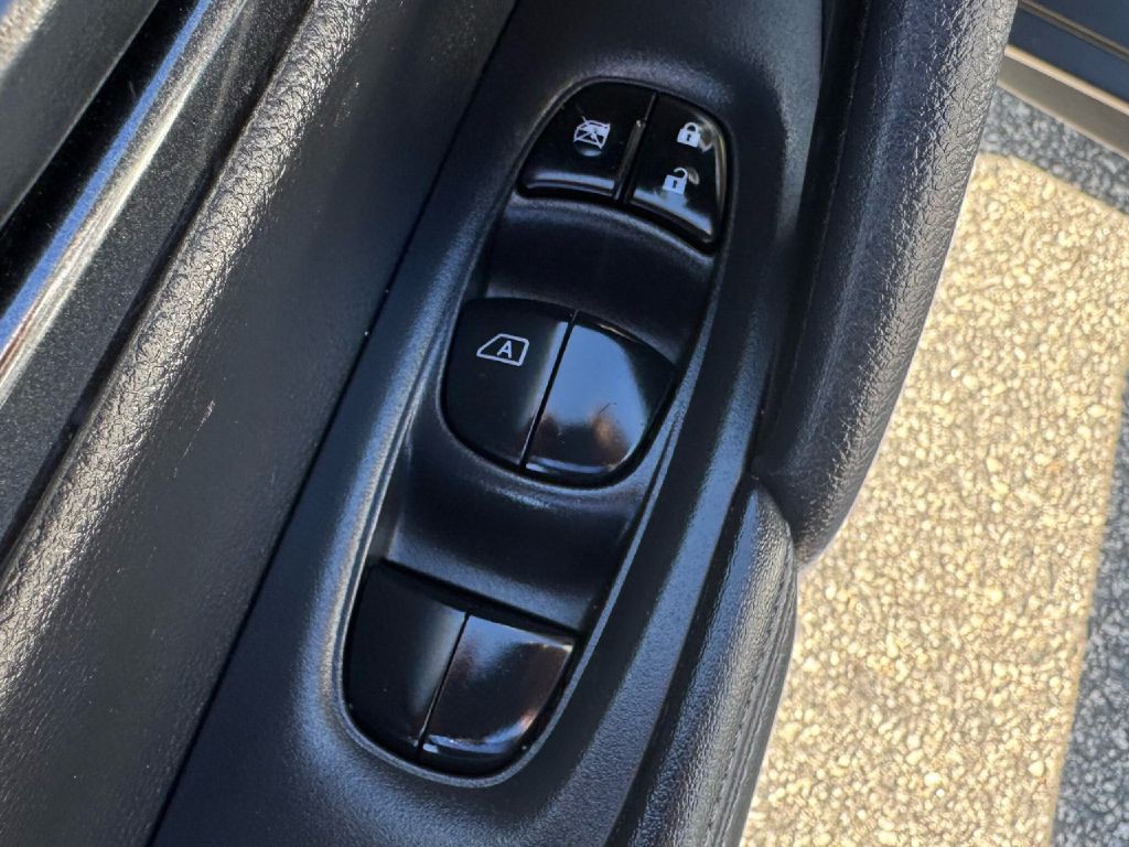2020 Nissan Rogue Image 28