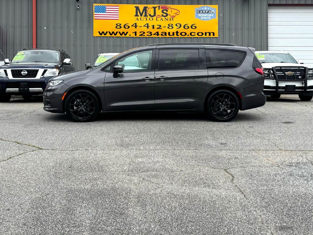2021 Chrysler Pacifica Image 2