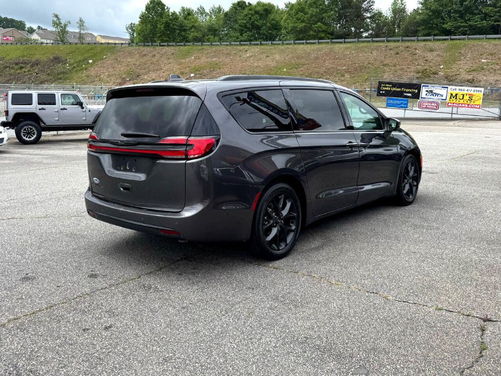 2021 Chrysler Pacifica Image 18