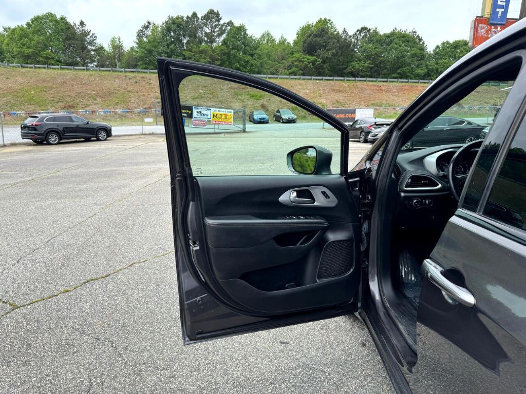 2021 Chrysler Pacifica Image 35