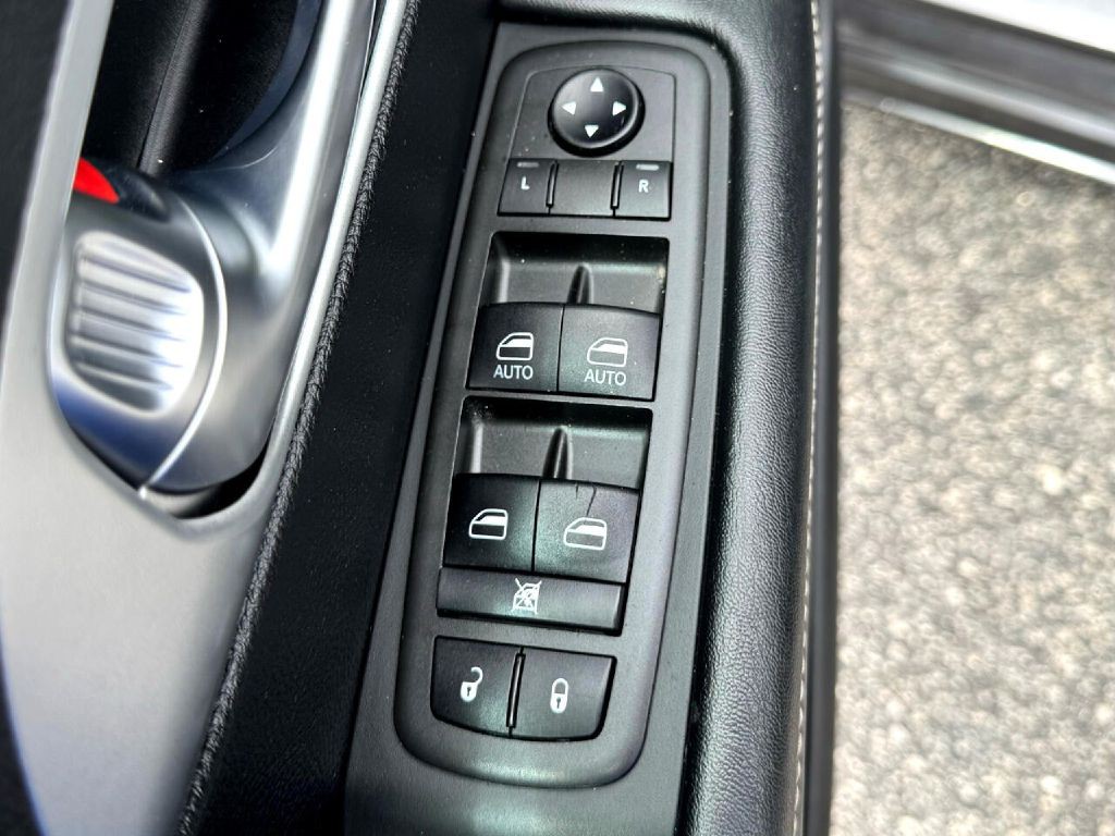 2021 Chrysler Pacifica Image 38