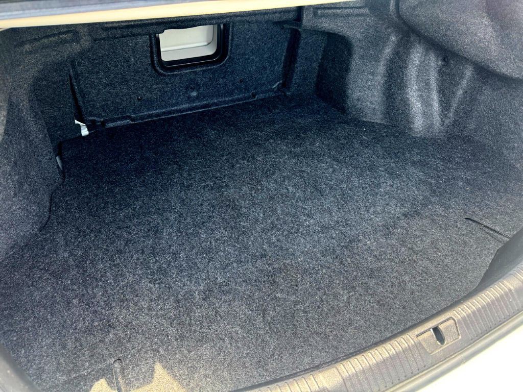 2013 Toyota Avalon Image 16