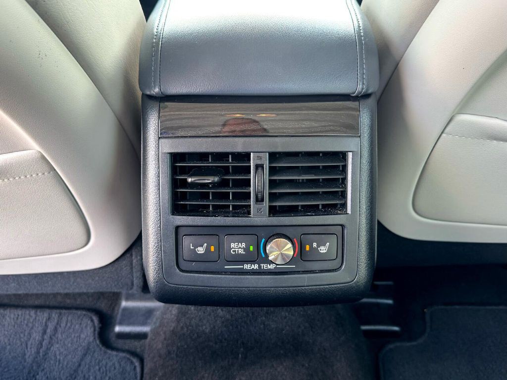 2013 Toyota Avalon Image 24
