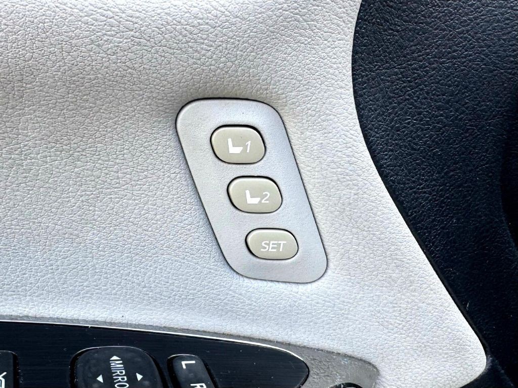 2013 Toyota Avalon Image 28