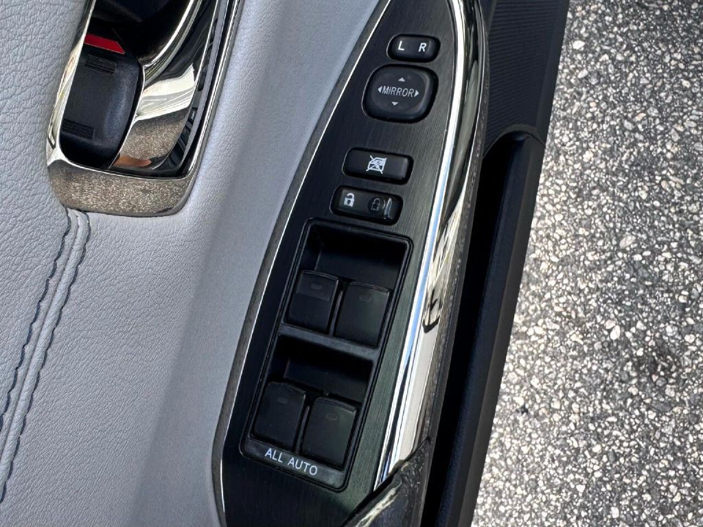 2013 Toyota Avalon Image 29