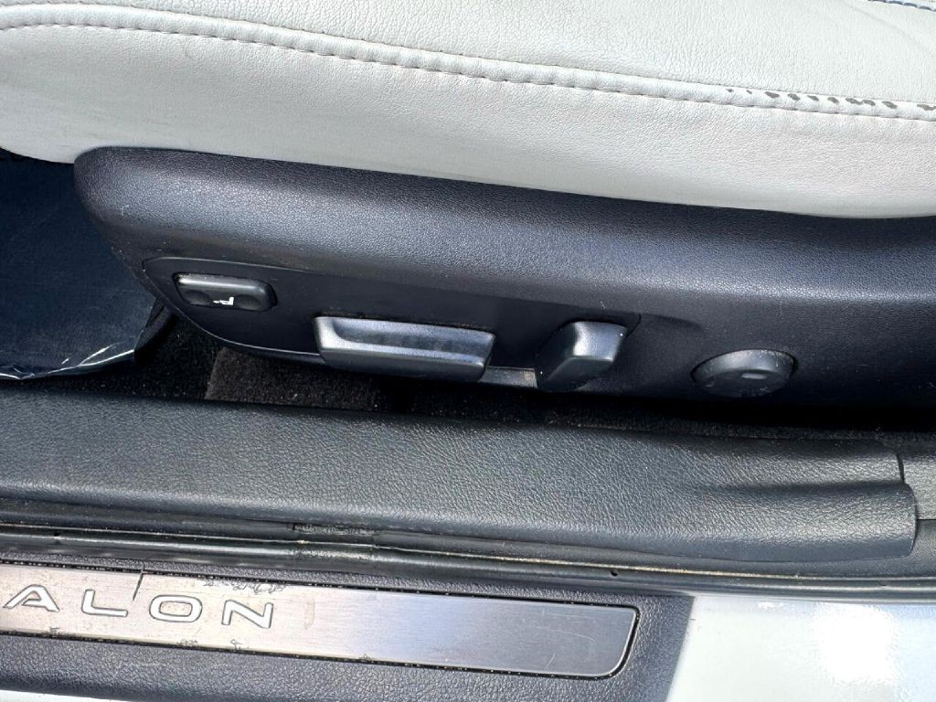 2013 Toyota Avalon Image 32