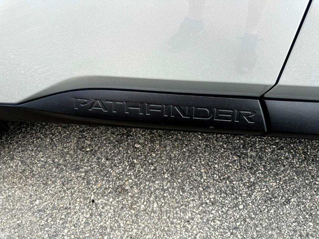 2022 Nissan Pathfinder Image 9