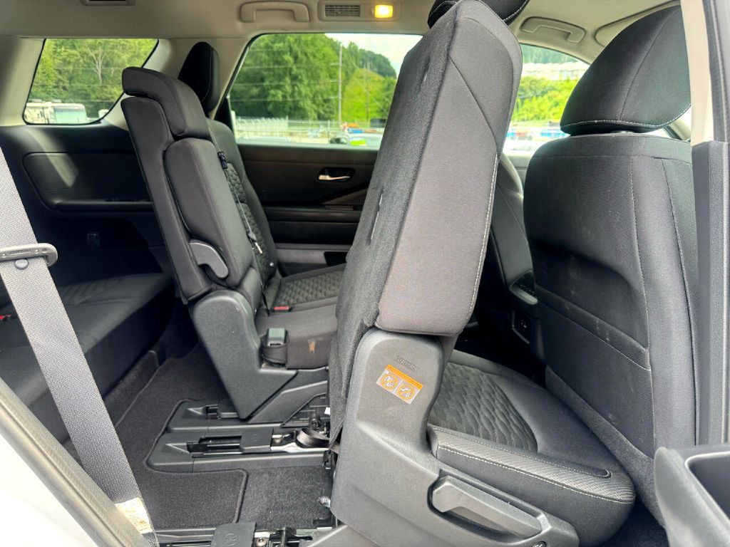 2022 Nissan Pathfinder Image 13