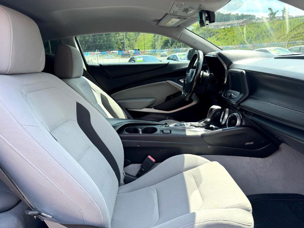 2018 Chevrolet Camaro Image 9