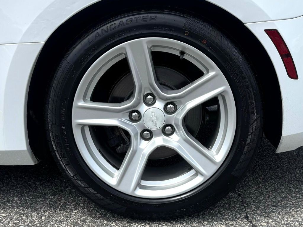 2018 Chevrolet Camaro Image 17