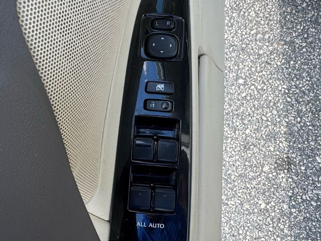 2012 Lexus IS Image 27