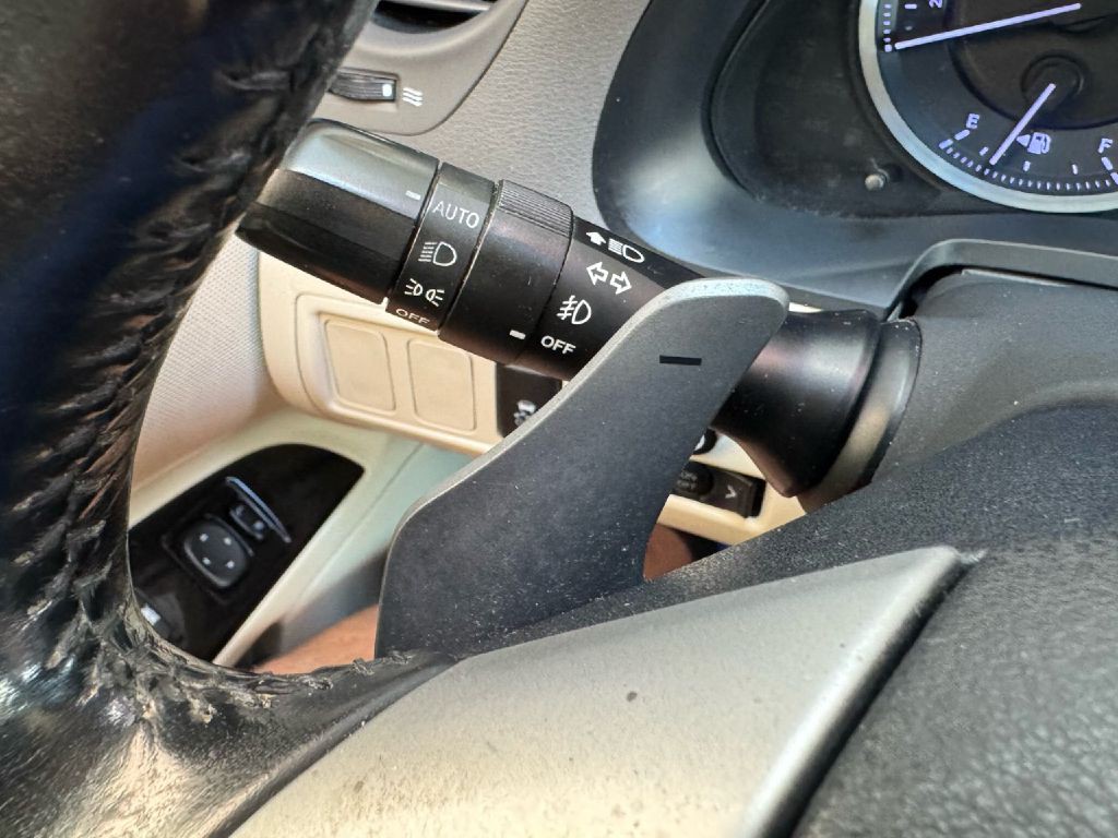 2012 Lexus IS Image 34