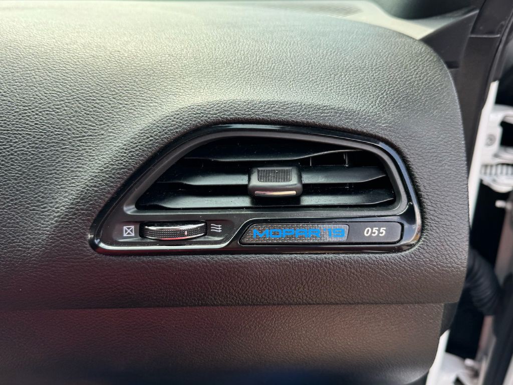 2019 Dodge Challenger Image 2