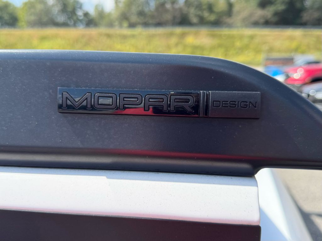 2019 Dodge Challenger Image 30