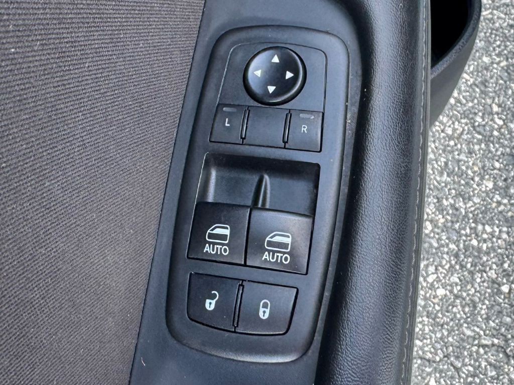 2019 Dodge Challenger Image 36