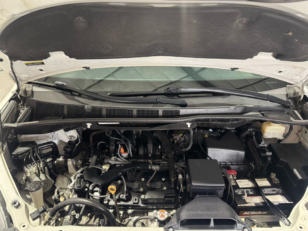 2017 Toyota Sienna Image 3