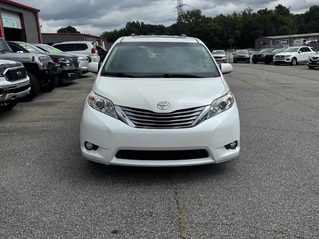 2017 Toyota Sienna Image 4
