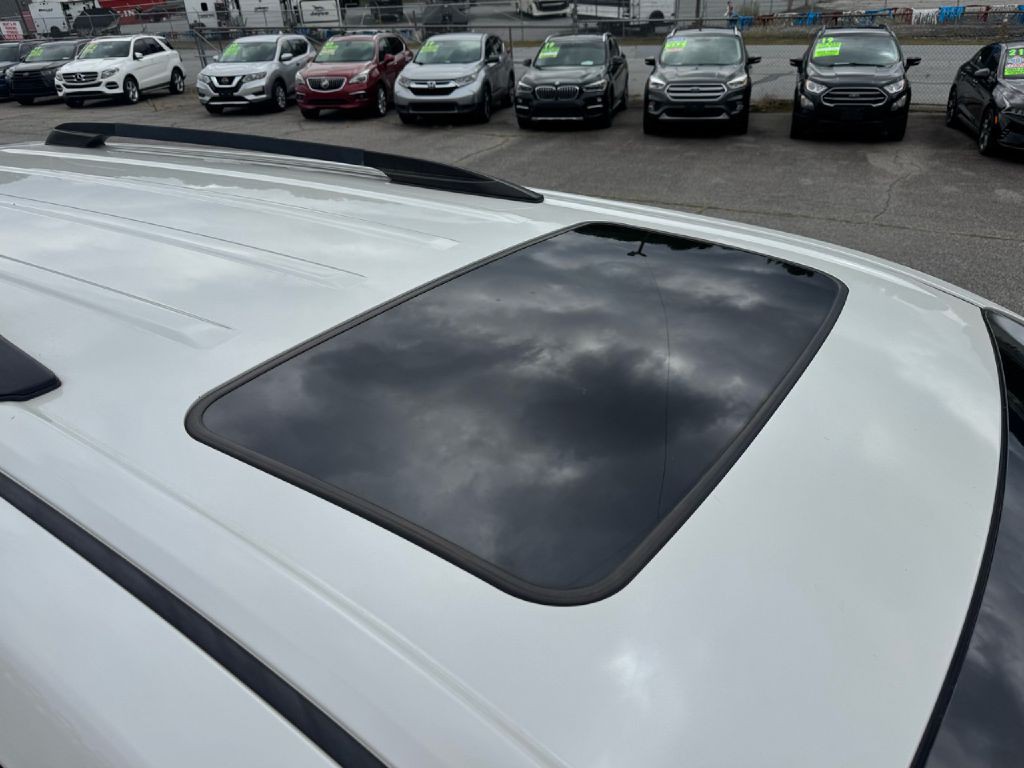 2017 Toyota Sienna Image 10