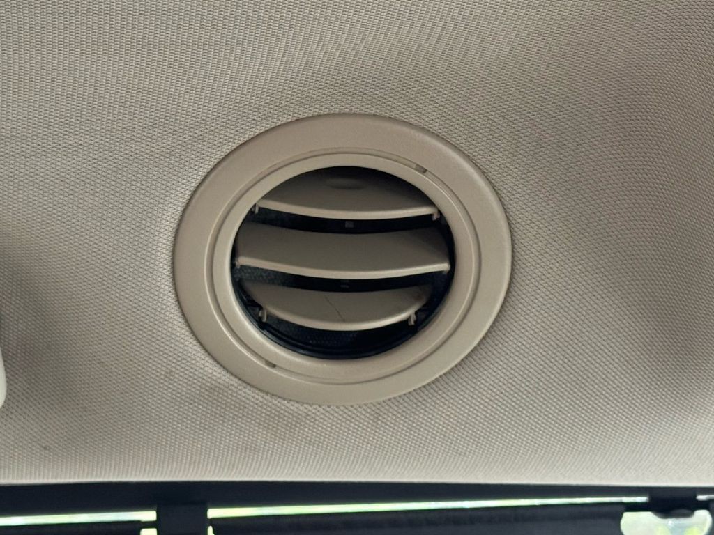 2017 Toyota Sienna Image 15