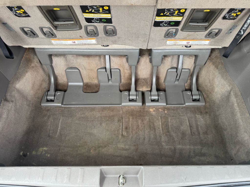 2017 Toyota Sienna Image 25