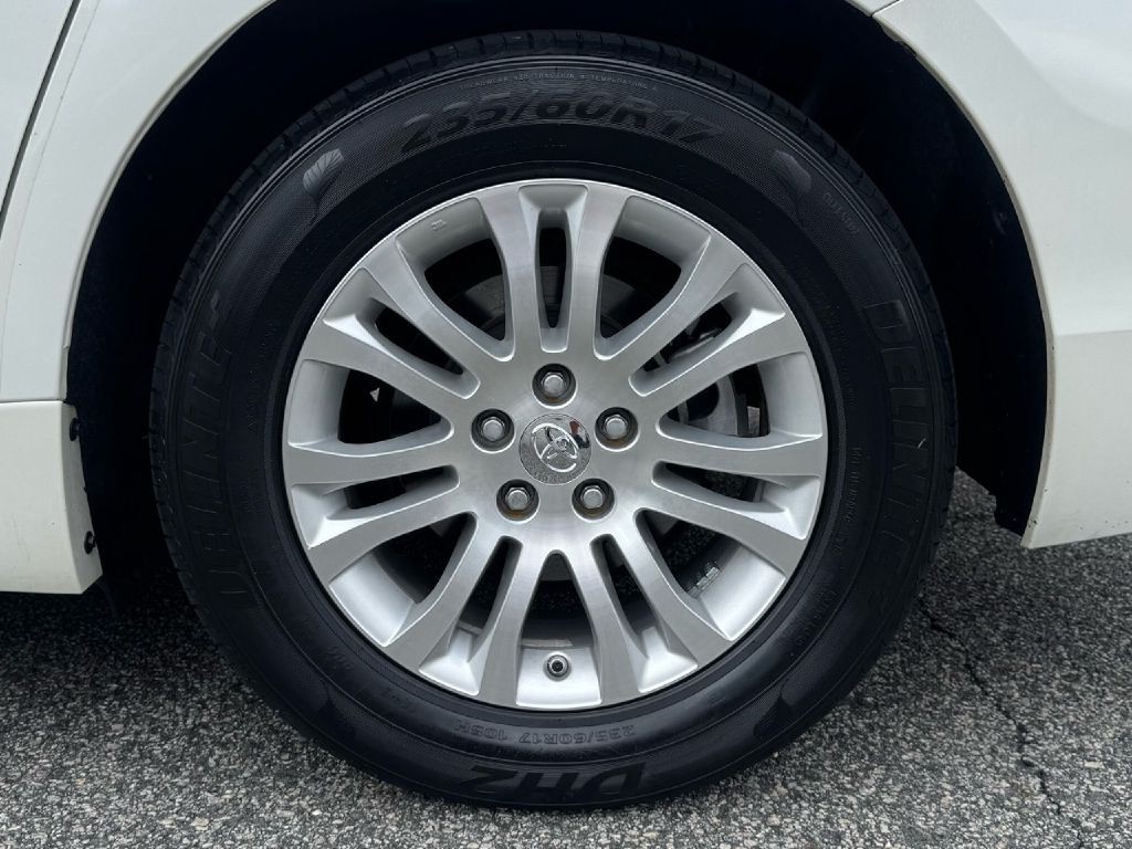 2017 Toyota Sienna Image 30