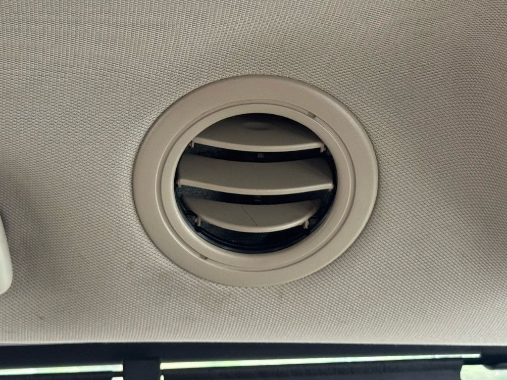 2017 Toyota Sienna Image 33