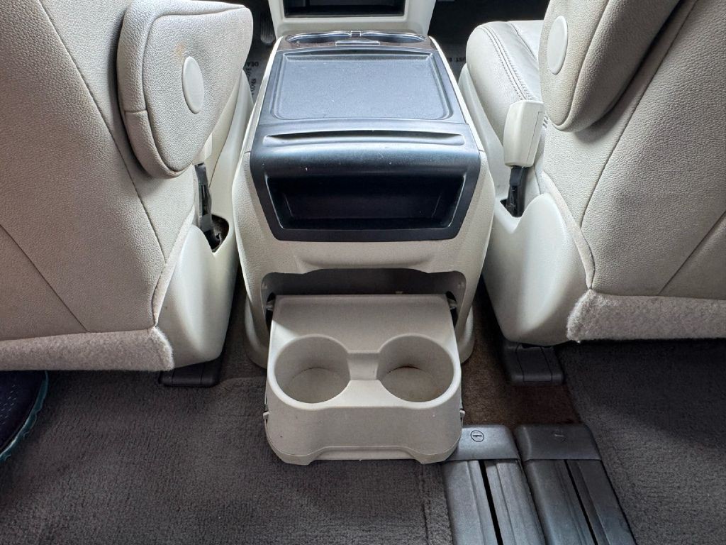 2017 Toyota Sienna Image 38