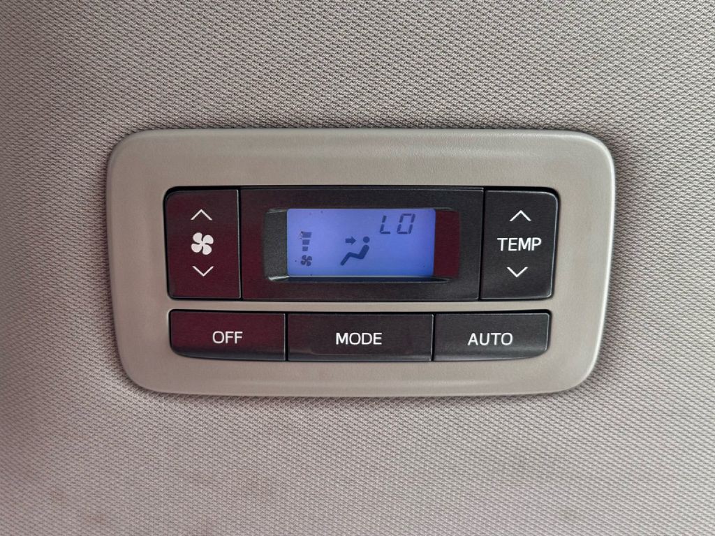 2017 Toyota Sienna Image 40
