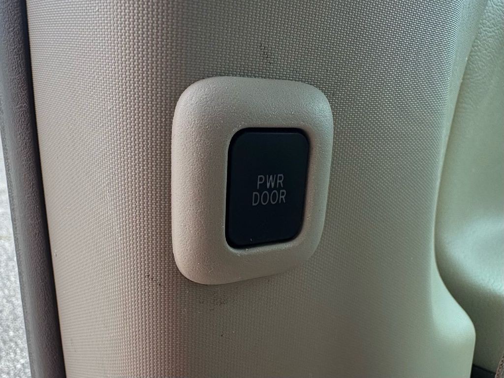 2017 Toyota Sienna Image 42