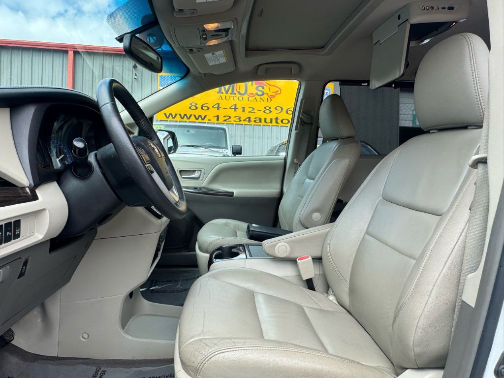 2017 Toyota Sienna Image 49