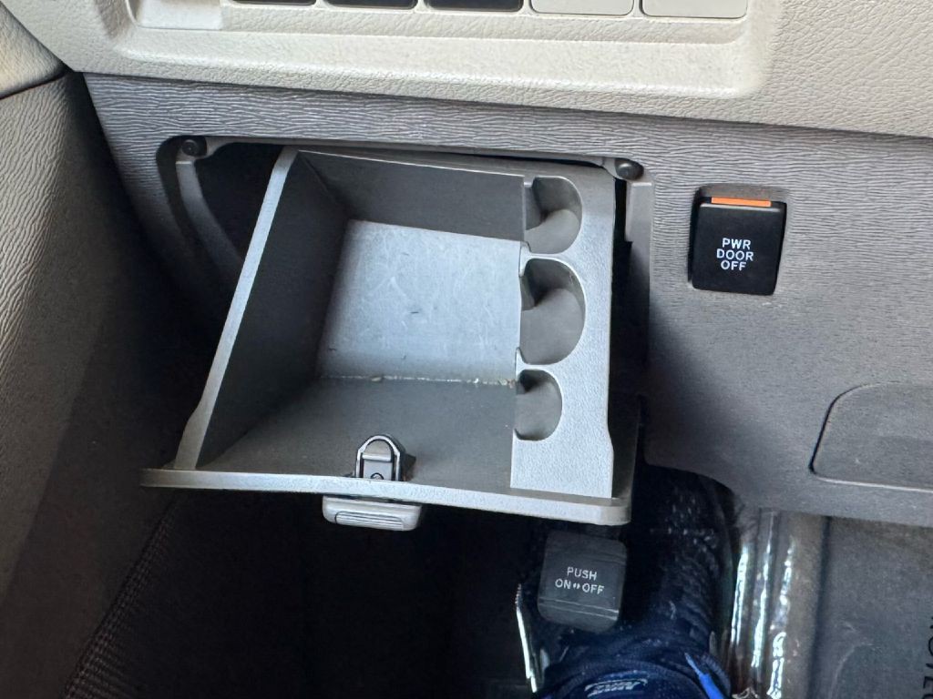 2017 Toyota Sienna Image 56
