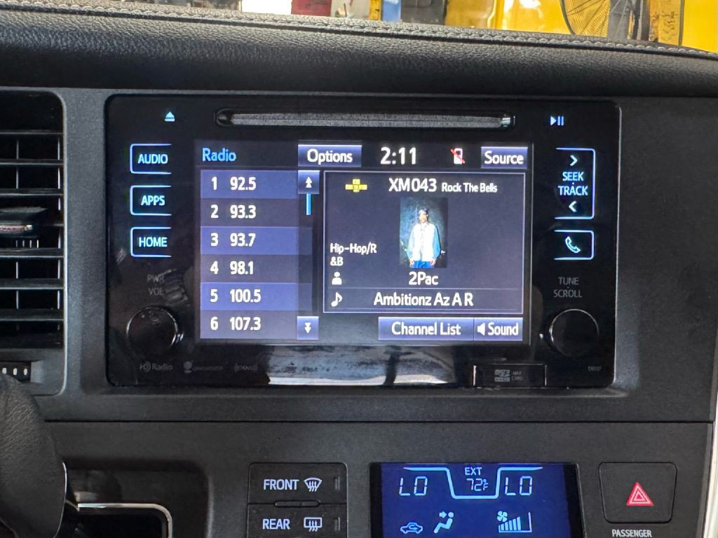 2017 Toyota Sienna Image 62