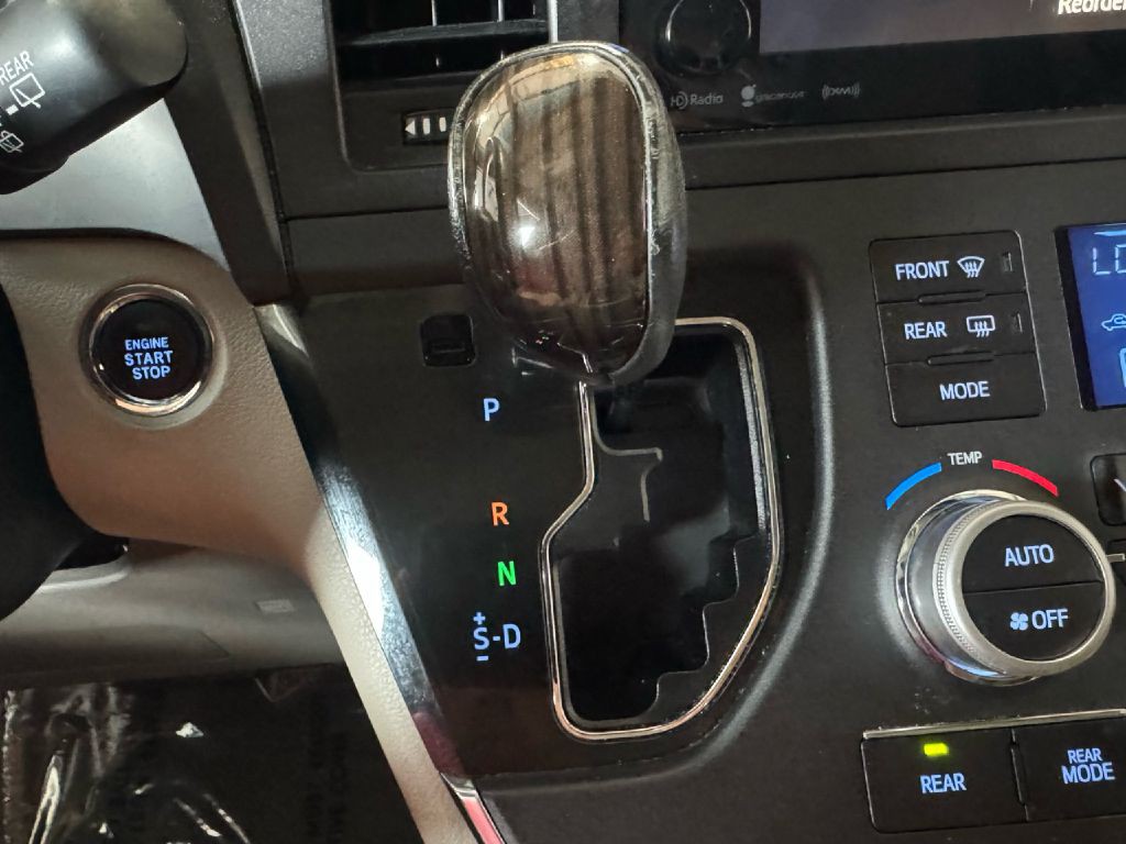 2017 Toyota Sienna Image 69