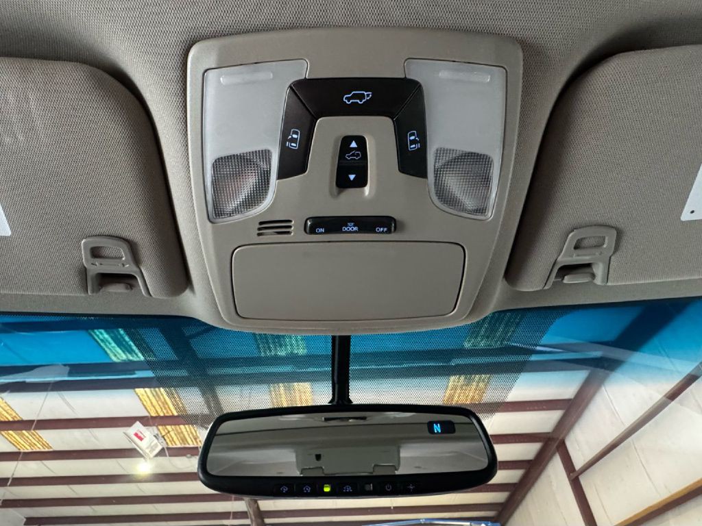 2017 Toyota Sienna Image 77