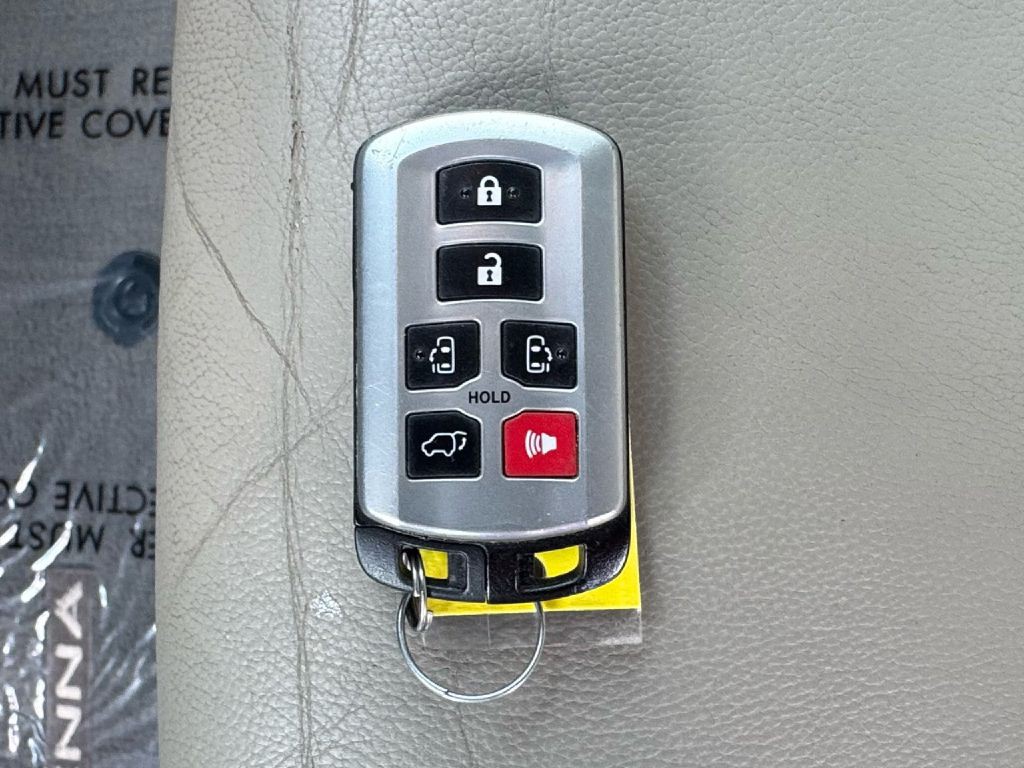 2017 Toyota Sienna Image 79