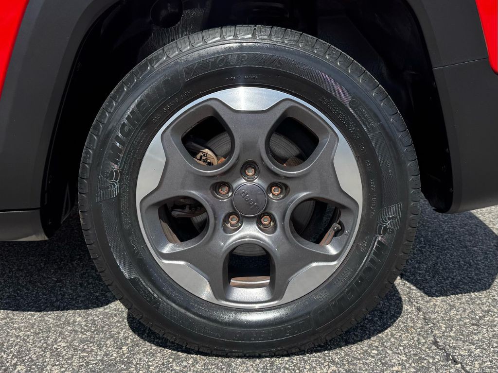 2015 Jeep Renegade Image 21