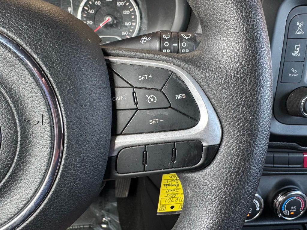 2015 Jeep Renegade Image 39